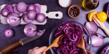 ഉള്ളി പച്ചയ്ക്ക് കഴിക്കുന്നത് കൊണ്ടുള്ള ഈ ഗുണങ്ങള്‍ അറിയാമോ?