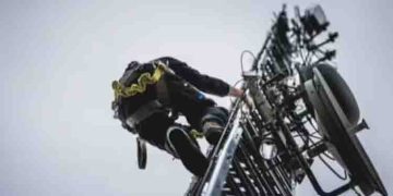 പള്ളികളുടെ മിനാരങ്ങളിലും മൊബൈല്‍ ഫോണ്‍ ടവറുകള്‍ സ്ഥാപിക്കാന്‍ അനുമതി നല്‍കി സൗദി അറേബ്യ