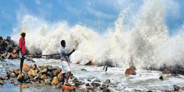 കേരള തീരത്ത് കടലാക്രമണ സാധ്യത ; ബീച്ചിലേക്കുള്ള യാത്ര ഒഴിവാക്കണം