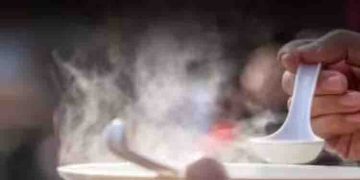 വസ്ത്രത്തിന് ഇറക്കം കുറവ്; അമ്മായിഅച്ഛൻ മരുമകളുടെ ദേഹത്ത് ചൂട് സൂപ്പ് ഒഴിച്ചു