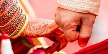 ചെര്‍പ്പുളശ്ശേരി ക്ഷേത്രത്തിലെ ബാലവിവാഹം ; മലബാര്‍ ദേവസ്വം ക്ഷേത്രം ക്ലര്‍ക്കിനെ സസ്‌പെന്‍ഡ് ചെയ്തു