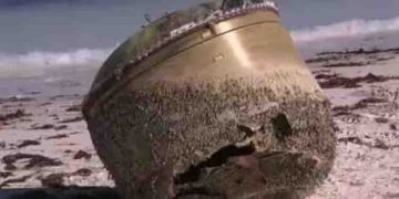 ഓസ്ട്രേലിയൻതീരത്ത് സിലിണ്ടർ രൂപത്തിൽ അജ്ഞാത വസ്തു, ചന്ദ്രയാൻ മൂന്നിന്റെ ഭാ​ഗമോ മലേഷ്യൻ വിമാനാവശിഷ്ടമോ; നി​ഗൂഢത