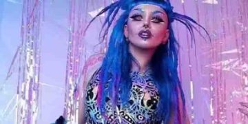 അന്യഗ്രഹ ജീവിയെപ്പോലെ രൂപമാറ്റം വരുത്തി യുവതി, ഭയന്നോടി ജനങ്ങൾ