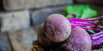 ബീറ്റ്റൂട്ട് കഴിച്ചാൽ ലഭിക്കുന്ന ചില ആരോ​ഗ്യ​ഗുണങ്ങൾ