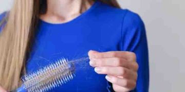 മുടികൊഴിച്ചിൽ നിങ്ങളെ അലട്ടുന്നുണ്ടോ ? എങ്കിൽ ഈ ഭക്ഷണങ്ങൾ ഒഴിവാക്കൂ