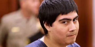 അധ്യാപികയെ ലൈം​ഗികമായി പീഡിപ്പിക്കാനും കൊല്ലാനും ശ്രമിച്ച 17 -കാരന് 40 വർഷം വരെ തടവ്