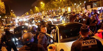 ആ​ഫ്രി​ക്ക​ൻ വം​ശ​ജ​ കൊ​ന്ന പൊ​ലീ​സു​കാ​ര​നു​വേ​ണ്ടി ഫ്രാൻസിൽ പ​ണ​പ്പി​രി​വ്; ല​ഭി​ച്ച​ത് 8.6 കോ​ടി