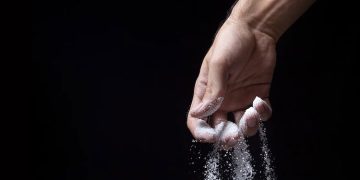 നിങ്ങളുടെ ഡയറ്റിൽ ഉപ്പുണ്ടോ? ഉപ്പ് ഇല്ലെന്നു പരാതി പറയുന്നവരും കുടഞ്ഞിട്ടു കഴിക്കുന്നവരും അറിയേണ്ടത്