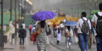 സംസ്ഥാനത്ത് അതീവ ജാഗ്രത, മഴ ശക്തമായി; 5 ദിവസം മഴ തുടരുമെന്ന് മുന്നറിയിപ്പ്, വ്യാപക നാശനഷ്ടം