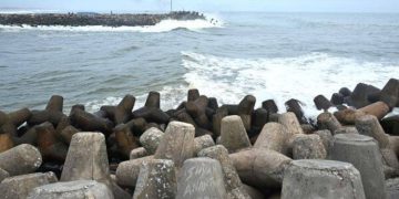 മുതലപ്പൊഴിയില്‍ കേന്ദ്രസംഘമെത്തി ; ശാശ്വത പരിഹാരമുണ്ടാക്കാന്‍ ശ്രമമെന്ന് വി. മുരളീധരന്‍