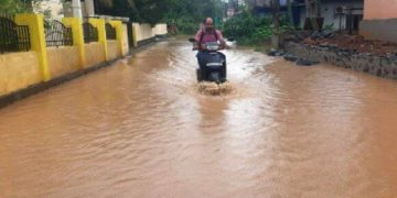 മഴക്കെടുതിയില്‍ വ്യാപക നാശം ; എട്ട് ജില്ലകളിലെ വിദ്യാഭ്യാസ സ്ഥാപനങ്ങള്‍ക്ക് നാളെ അവധി