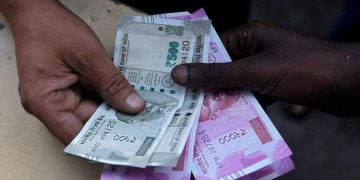 കൈക്കൂലിക്കേസിൽ ശിക്ഷിക്കപ്പെട്ട മുൻ സബ് രജിസ്ട്രാറെ സർവീസിൽ നിന്ന് പരിച്ചുവിട്ടു