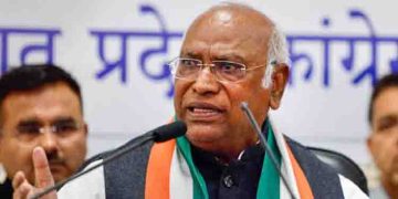 ‘നീരവ് എന്നാല്‍ ശാന്തം; അധീര്‍ രഞ്ജന്‍ പറഞ്ഞതിതാണ്’; സസ്‌പെന്‍ഷന്‍ പിന്‍വലിക്കണമെന്ന് ഖാര്‍ഗെ