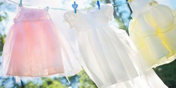 കറപിടിച്ച വസ്ത്രങ്ങള്‍ ഇങ്ങനെ അല്ലേ അലക്കുന്നത്? പിന്നെങ്ങനെ കറപോകും