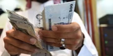 വിദേശ പണമയക്കലില്‍ കുറവ് ; പ്രവാസികളടക്കം പണമയക്കുന്നത് ഗണ്യമായി കുറഞ്ഞു , കണക്കുകള്‍ പുറത്തുവിട്ട് സാമ