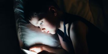 കുട്ടികൾക്ക് രാത്രി മൊബൈൽ ഫോണും നെറ്റുമില്ല; കടുത്ത നിയമവുമായി ചൈന