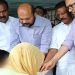ആലുവയിൽ കൊല്ലപ്പെട്ട അഞ്ചു വയസുകാരിയുടെ കുടുംബത്തിന് 10 ലക്ഷം കൈമാറി; ‘അന്വേഷണം കുറ്റമറ്റ രീതിയിൽ മുന്നോട്ട്’