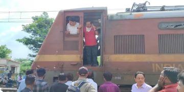 ഖജുരാഹോ – ഉദയ്‌പൂർ ട്രെയിൻ എഞ്ചിന് തീപിടിച്ചു