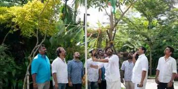 വീട്ടില്‍ ദേശീയ പതാക ഉയര്‍ത്തി ആശംസകളുമായി മമ്മൂട്ടി