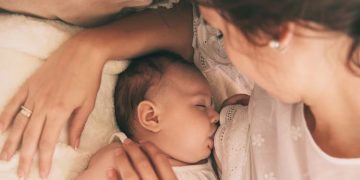 മുലയൂട്ടുന്ന അമ്മമാർ ഒഴിവാക്കേണ്ട ഭക്ഷണങ്ങൾ ഏതൊക്കെ? അറിയാം