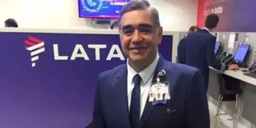 271 യാത്രക്കാരുമായിപ്പോയ വിമാനത്തിന്‍റെ പൈലറ്റ് കുഴഞ്ഞുവീണ് മരിച്ചു