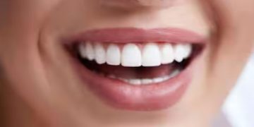 പല്ലുകളുടെ ആരോഗ്യം നിലനിര്‍ത്താന്‍ കഴിക്കേണ്ട നാല് ഭക്ഷണങ്ങള്‍…