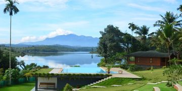 റിസോർട്ടിലെത്തിയ 2 വിദ്യാർത്ഥികളെ ശുചിമുറിക്കുള്ളിൽ അബോധാവസ്ഥയിൽ കണ്ടെത്തി