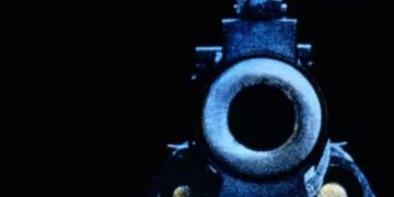 ബാറില്‍ പ്രവേശിക്കാന്‍ അനുവദിച്ചില്ല; അഞ്ച് പേര്‍ക്ക് നേരെ നിറയൊഴിച്ച് യുവതി