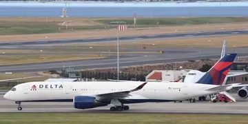 ഭക്ഷ്യവിഷബാധ; യാത്രക്കാരന് കടുത്ത വയറിളക്കം അനുഭവപ്പെട്ടതിനെ തുടര്‍ന്ന് യുഎസ് വിമാനം തിരിച്ചിറക്കി!