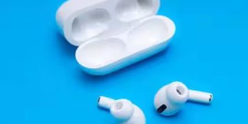 വൈറ്റമിൻ ഗുളികയാണെന്ന് തെറ്റിദ്ധരിച്ച് യുവതി വിഴുങ്ങിയത് ആപ്പിൾ എയർപോഡ്!