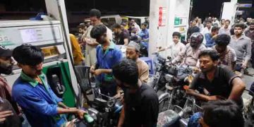 പെട്രോളിന് 333 രൂപ, ഡീസലിന് 330; ഇന്ധനവില കുതിക്കുന്നു, ഭീതിയില്‍ പാക്കിസ്ഥാൻ ജനത