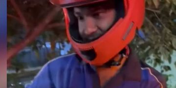 ഗതാഗതകുരുക്കിലകപ്പെട്ട യുവാക്കൾ പിസ ഓർഡർ ചെയ്തു; കൃത്യസമയത്തെത്തി ഡെലിവറിബോയ്