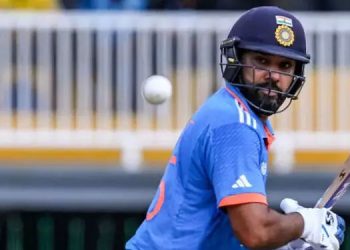 രോഹിതിന് വീണ്ടും അർധസെഞ്ച്വറി; ഇന്ത്യക്ക് മൂന്ന് വിക്കറ്റ് നഷ്ടം