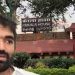 കേരളാ ഹൗസിന് മുന്നിലെ ചാണ്ടി ഉമ്മന്റെ ഫ്ലക്സ് മുഖ്യമന്ത്രി എത്തുന്നതിന് തൊട്ടുമുൻപ് നീക്കി