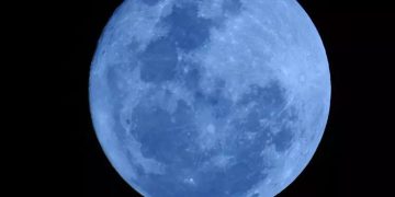വി​സ്മ​യ​ക്കാ​ഴ്​​ച​യാ​യി ‘സൂ​പ്പ​ർ ബ്ലൂ ​മൂ​ൺ’ സൗ​ദി ആ​കാ​ശ​ത്തും