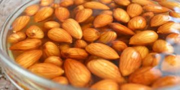 ശ്രദ്ധിക്കൂ, വെറും വയറ്റിൽ കുതിർത്ത ബദാം കഴിച്ചാൽ…