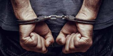 നിര്‍ത്തിയിട്ടിരുന്ന ജീപ്പിന് നേരെ പെട്രോള്‍ ബോംബെറിഞ്ഞ സംഭവം ; 13 പേര്‍ അറസ്റ്റില്‍