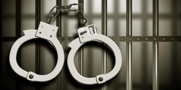 നിർത്തിയിട്ട കാറുകളുടെ ചില്ല് തകർത്ത് മോഷണം ; കോഴിക്കോട് ഒരാൾ പിടിയിൽ