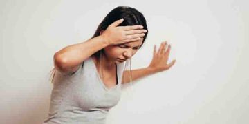 ക്ഷീണവും കാഴ്ച മങ്ങലും നടക്കുമ്പോള്‍ ബാലൻസ് തെറ്റലും; കാരണം ഇതാകാം