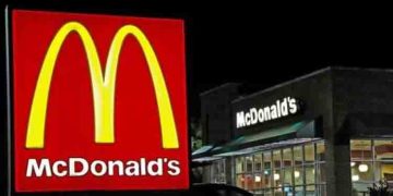 ഗാസയിൽ ആക്രമണം നടത്തുന്ന ഇസ്രയേൽ സൈനികർക്ക് സൗജന്യ ഭക്ഷണപ്പൊതി നൽകുമെന്ന മക്‌ഡൊണാൾഡിന്റെ ട്വീറ്റിനെതിരെ വ്യാപക വിമർശനം