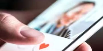 മരിച്ചുപോയ ഭാര്യ ഡേറ്റിം​ഗ് ആപ്പിൽ ചാറ്റ് ചെയ്തു; യുവാവിന്റെ വെളിപ്പെടുത്തൽ കേട്ട് ഞെട്ടി സോഷ്യൽ മീഡിയ