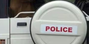 വിദ്യാര്‍ത്ഥിനിയെ ലോറി ഇടിച്ചുതെറിപ്പിച്ചു, ഗുരുതര പരിക്ക്, പിന്തുടര്‍ന്ന് പിടികൂടി പൊലീസ്