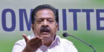 മന്ത്രി സജി ചെറിയാൻ വിനായകനെ പിന്തുണയ്ക്കുന്നത് ഇടതു സഹയാത്രികനായതിനാൽ; രമേശ് ചെന്നിത്തല