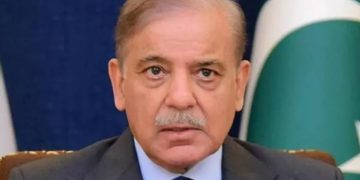 പാകിസ്താൻ മുൻ പ്രധാനമന്ത്രി ഷെഹ്ബാസ് ഷെരീഫിന്റെ വാഹനത്തിന് നേരെ ആക്രമണം