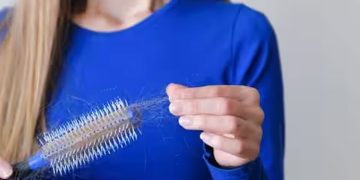 മുടികൊഴിച്ചിൽ തടയാൻ ഇതാ ചില ഈസി ടിപ്സ്