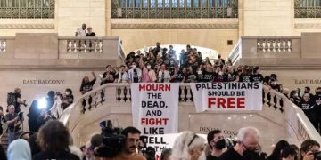 ഗസ്സക്ക് വേണ്ടി തെരുവിലിറങ്ങി യു.എസിലെ ജൂതമത വിശ്വാസികൾ; നിരവധി പേർ അറസ്റ്റിൽ