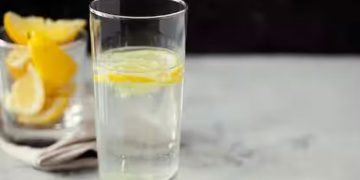 ശ്രദ്ധിക്കൂ, വെറും വയറ്റിൽ നാരങ്ങ വെള്ളം കുടിച്ചാൽ…