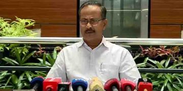 ഹർകിഷൻ സിംഗ് സുർജിത്തിന്റെ തലപ്പാവ് ഒഴിവാക്കാൻ കഴിയാത്ത ആളുകൾ തട്ടം മാറ്റാൻ നടക്കുന്നു; മുസ്ലീം ലീഗ്