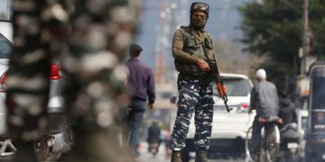 കശ്മീരിൽ ലഷ്കർ ഭീകരൻ പിടിയിൽ ; ഗ്രനേഡുകൾ പിടിച്ചെടുത്തു