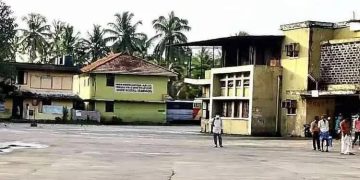 കെ.എസ്.ആർ.ടി.സി സ്റ്റാൻഡിലെ കോൺക്രീറ്റ് പാളി അടർന്നുവീണ് യാത്രക്കാരന് പരിക്ക്